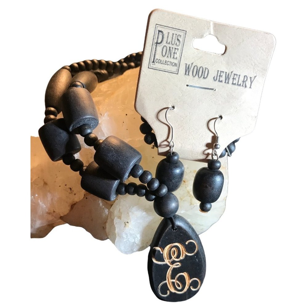 Necklace Earring Set NEW PLUS ONE Collections Wood Hand Monogram E Pendant Neckl